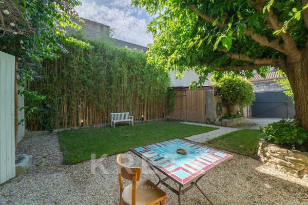 Graveson – Élégante maison de village rénovée avec jardin, garage et prestations de qualité
