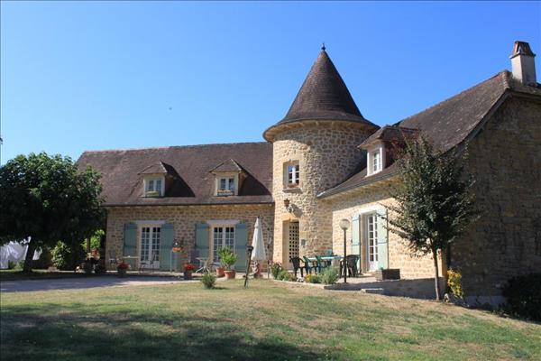 Maison à vendre |  Altillac |  12 pièces | 300 m²