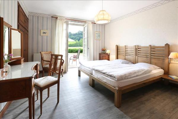 Maison à vendre |  Altillac |  12 pièces | 300 m²