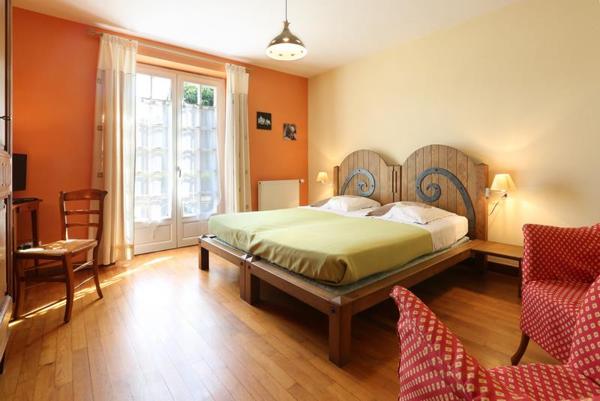 Maison à vendre |  Altillac |  12 pièces | 300 m²