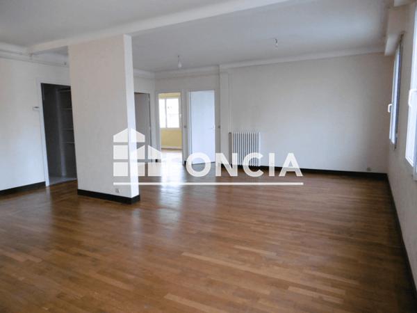 Location Appartement 4 pièces 107.7 m² - 33 RUE JULES LEGRAND Lorient 56100
