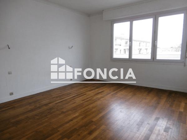 Location Appartement 4 pièces 107.7 m² - 33 RUE JULES LEGRAND Lorient 56100