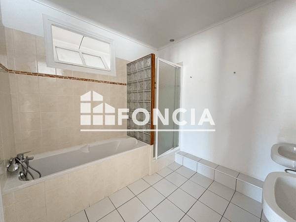Location Appartement 4 pièces 107.7 m² - 33 RUE JULES LEGRAND Lorient 56100