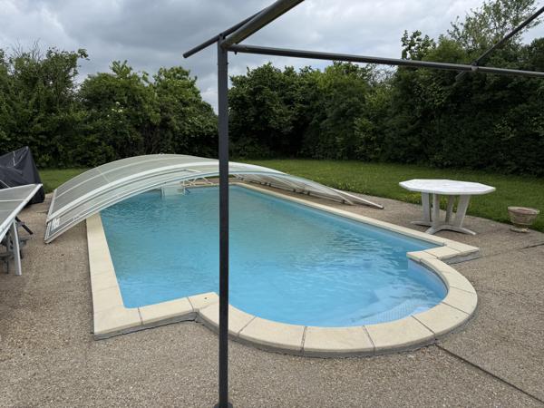 Houdan (78550) Ensemble de 3 maisons / Piscine