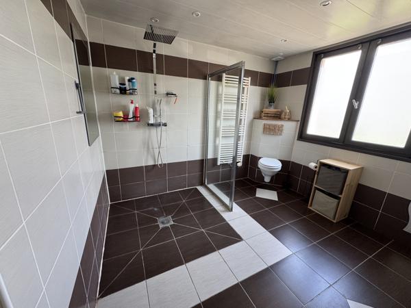 Houdan (78550) Ensemble de 3 maisons / Piscine