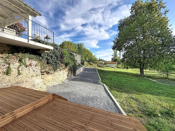Charmante maison de ville à Barbaste - 3 pièces, 74 m², jardin, garage et terrasses
