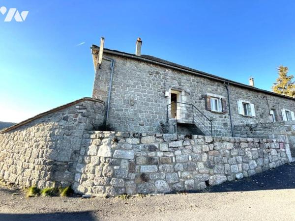 APPARTEMENT/MAISON DANS UN CORPS DE FERME RENOVE SECTEUR RIEUTORT DE RANDON