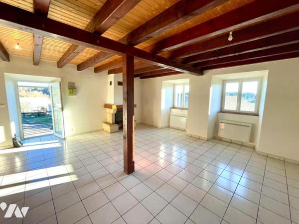 APPARTEMENT/MAISON DANS UN CORPS DE FERME RENOVE SECTEUR RIEUTORT DE RANDON