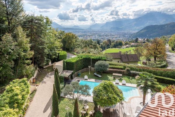 Maison 8 pièces de 303 m² à Corenc (38700)