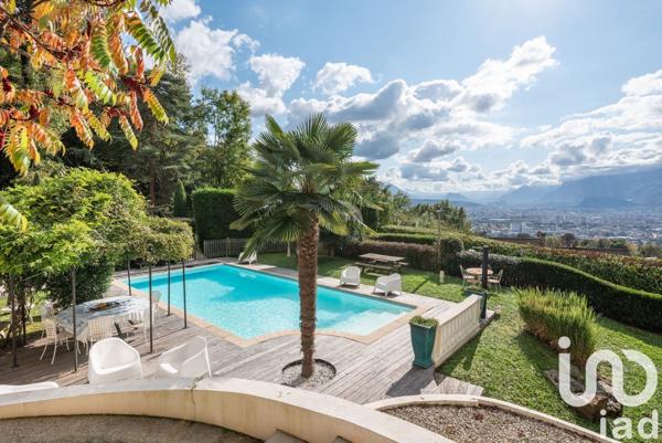 Maison 8 pièces de 303 m² à Corenc (38700)