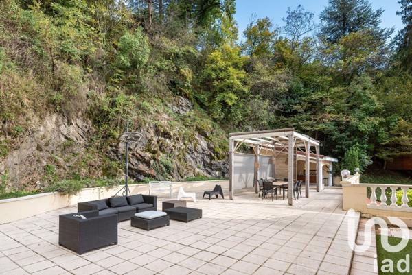 Maison 8 pièces de 303 m² à Corenc (38700)