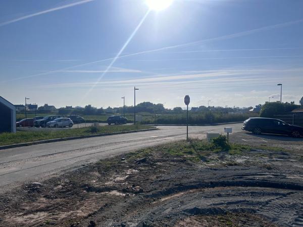 TERRAIN CONSTRUCTIBLE VIABILISE  PROCHE DES COMMODITES