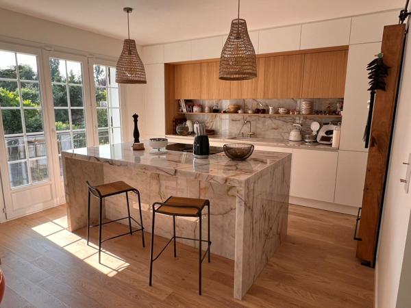 À vendre - Maison individuelle, 7 pièces située à Saint-Cyr-sur-Loire (37540)