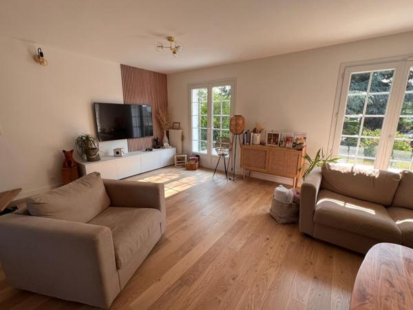 À vendre - Maison individuelle, 7 pièces située à Saint-Cyr-sur-Loire (37540)