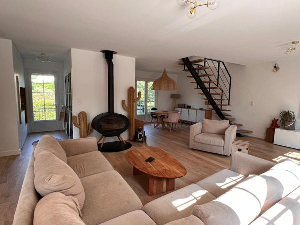 À vendre - Maison individuelle, 7 pièces située à Saint-Cyr-sur-Loire (37540)
