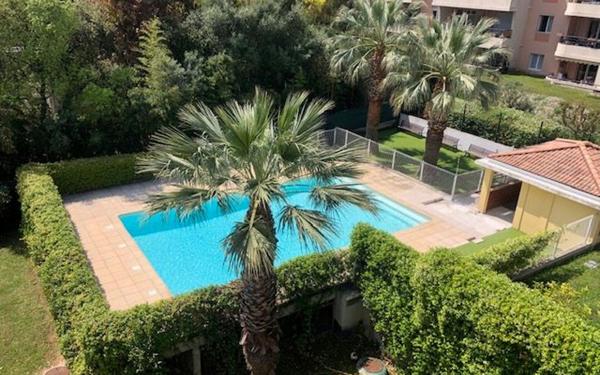 Appartement à vendre    2 pièces • 45,74 m2 Antibes