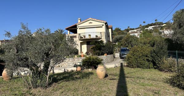 Maison 8 pièces - 200 m² Exclusivité efficity