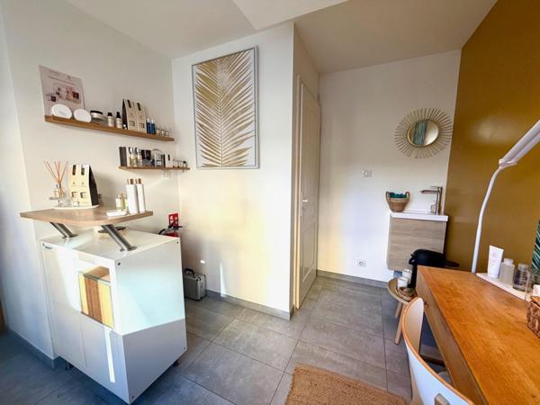 EN EXCLUSIVITE LOCAL COMMERCIAL VENDU LOUE