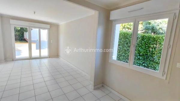Vente                                                      Maison de ville
                        
                     4 pièces                      86 m2                     à Castres