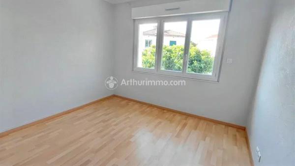 Vente                                                      Maison de ville
                        
                     4 pièces                      86 m2                     à Castres