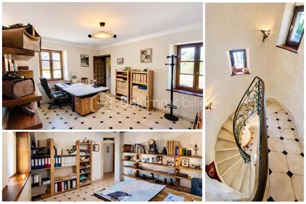 Demeure de 300,83 m²