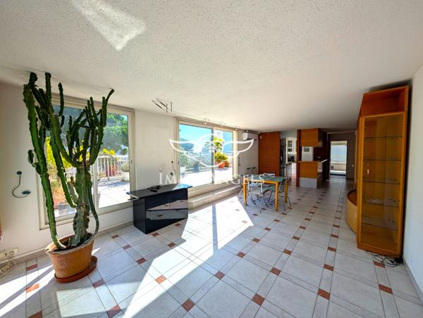 Appartement T4 de 126 m² avec terrasse de 60 m², garage, box et parking