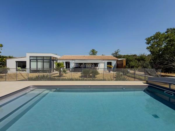 Vente                                                      Villa
                        
                     7 pièces                      166 m2                     à Draguignan