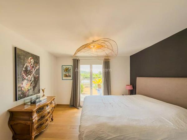 Vente                                                      Villa
                        
                     7 pièces                      166 m2                     à Draguignan