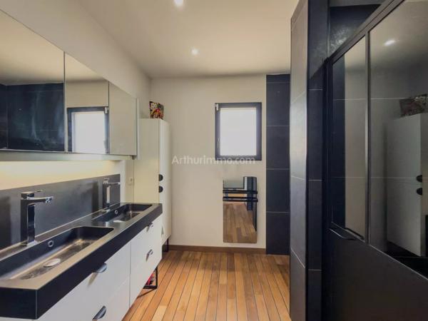 Vente                                                      Villa
                        
                     7 pièces                      166 m2                     à Draguignan