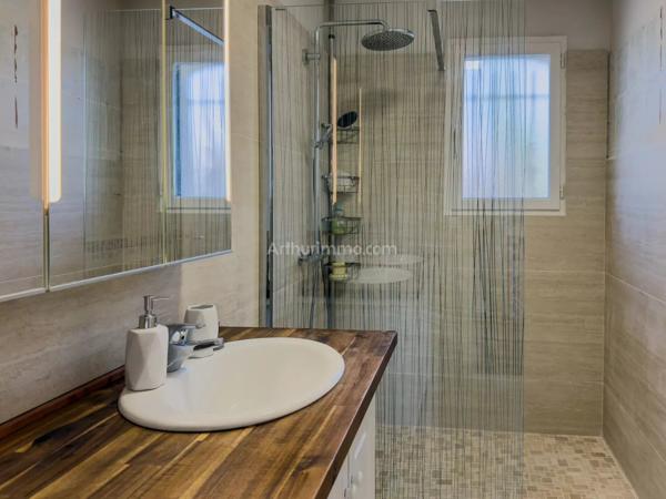 Vente                                                      Villa
                        
                     7 pièces                      166 m2                     à Draguignan