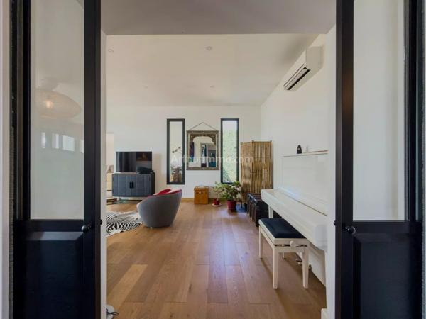 Vente                                                      Villa
                        
                     7 pièces                      166 m2                     à Draguignan