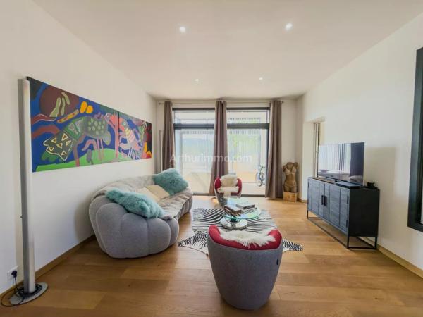 Vente                                                      Villa
                        
                     7 pièces                      166 m2                     à Draguignan