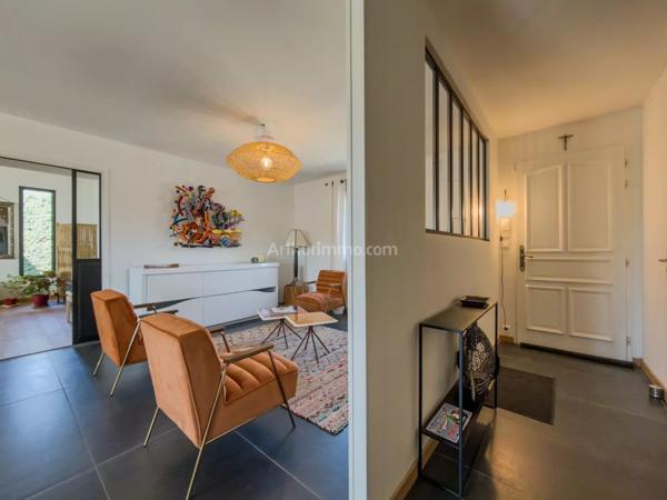 Vente                                                      Villa
                        
                     7 pièces                      166 m2                     à Draguignan