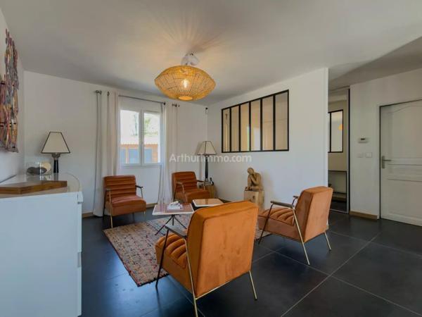Vente                                                      Villa
                        
                     7 pièces                      166 m2                     à Draguignan