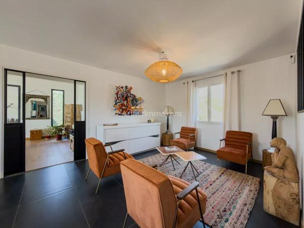 Vente                                                      Villa
                        
                     7 pièces                      166 m2                     à Draguignan