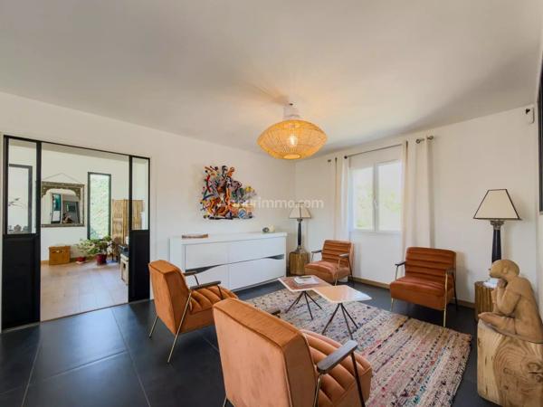Vente                                                      Villa
                        
                     7 pièces                      166 m2                     à Draguignan