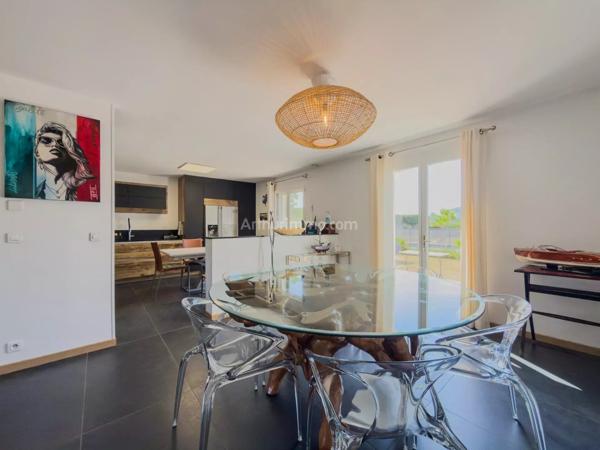Vente                                                      Villa
                        
                     7 pièces                      166 m2                     à Draguignan