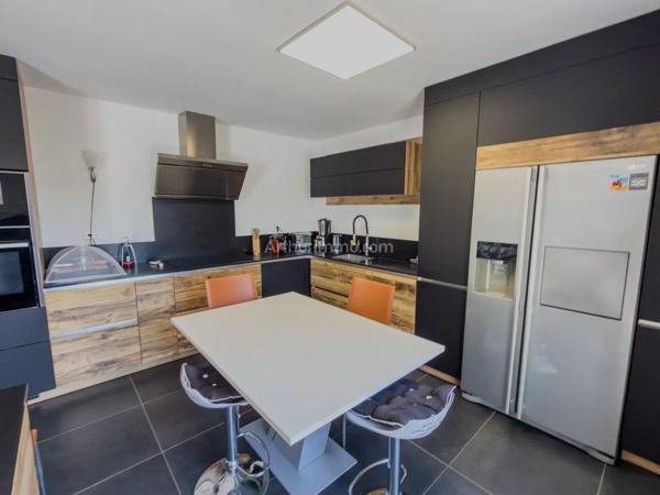 Vente                                                      Villa
                        
                     7 pièces                      166 m2                     à Draguignan