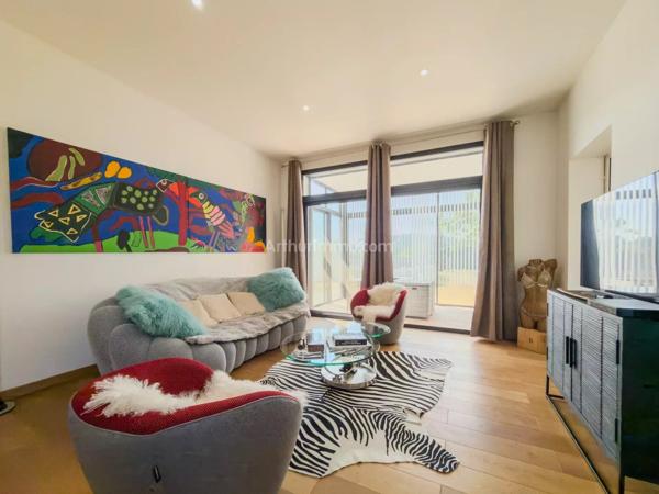 Vente                                                      Villa
                        
                     7 pièces                      166 m2                     à Draguignan