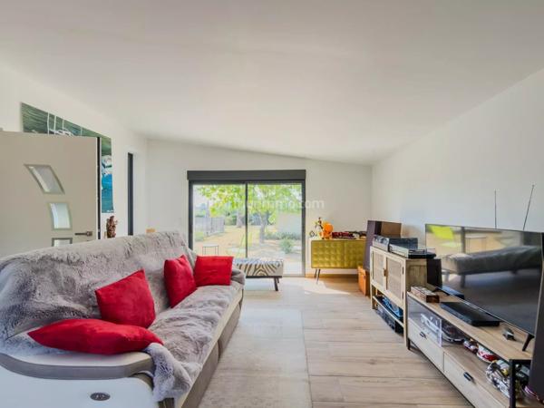 Vente                                                      Villa
                        
                     7 pièces                      166 m2                     à Draguignan