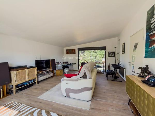 Vente                                                      Villa
                        
                     7 pièces                      166 m2                     à Draguignan