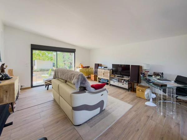 Vente                                                      Villa
                        
                     7 pièces                      166 m2                     à Draguignan