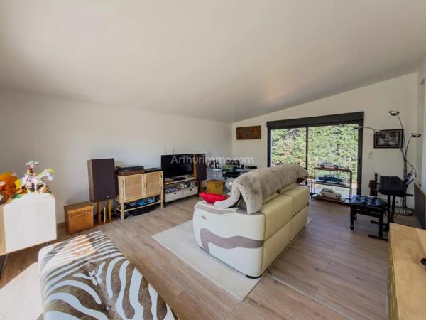Vente                                                      Villa
                        
                     7 pièces                      166 m2                     à Draguignan