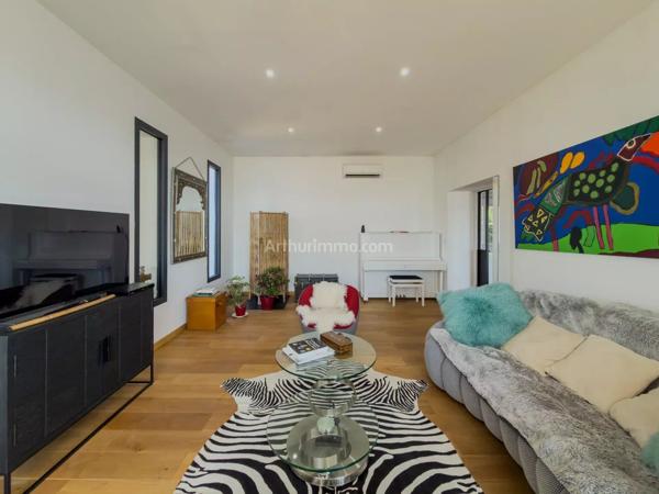 Vente                                                      Villa
                        
                     7 pièces                      166 m2                     à Draguignan