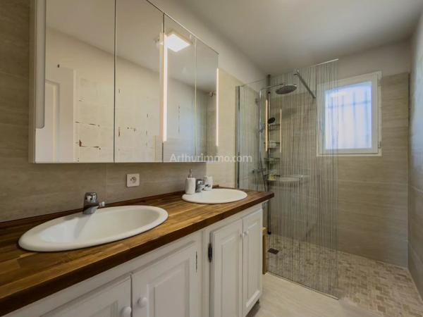 Vente                                                      Villa
                        
                     7 pièces                      166 m2                     à Draguignan