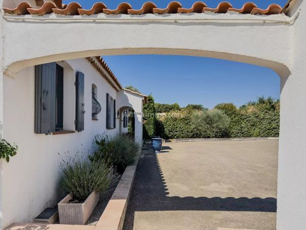 Vente                                                      Villa
                        
                     7 pièces                      166 m2                     à Draguignan