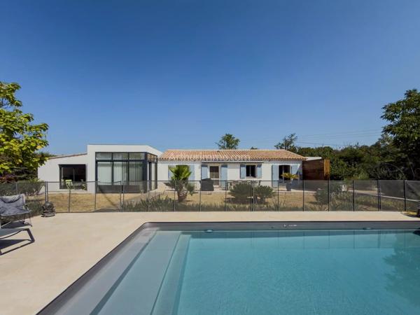 Vente                                                      Villa
                        
                     7 pièces                      166 m2                     à Draguignan