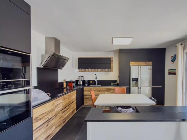 Vente                                                      Villa
                        
                     7 pièces                      166 m2                     à Draguignan