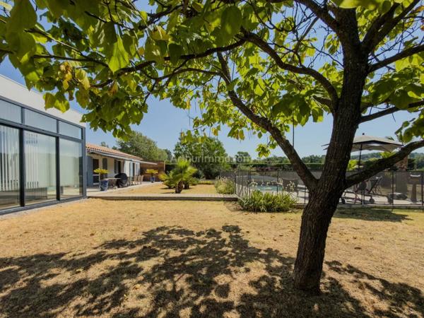 Vente                                                      Villa
                        
                     7 pièces                      166 m2                     à Draguignan