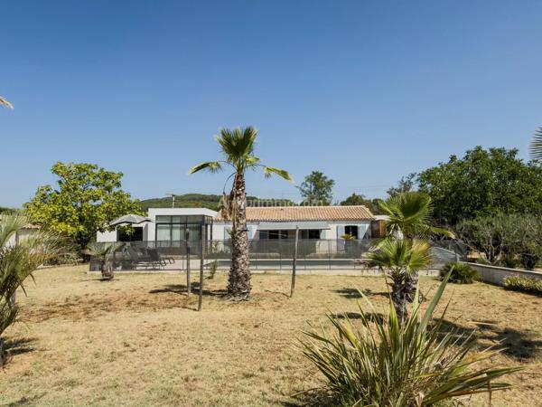 Vente                                                      Villa
                        
                     7 pièces                      166 m2                     à Draguignan